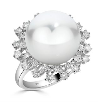 Pearl And Round Diamonds Claws RingPearl And Round Diamonds Claws Ring