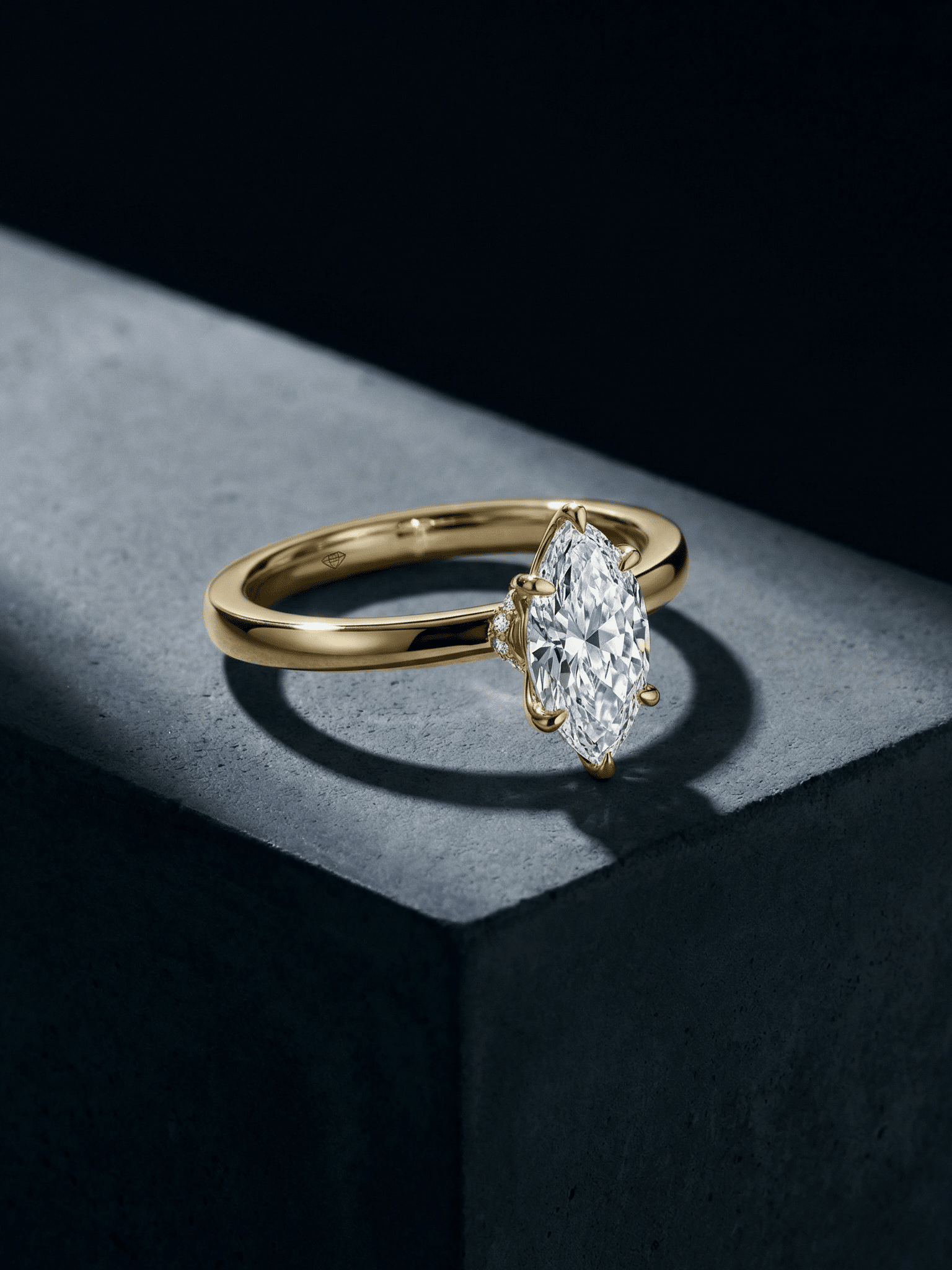 18ct Yellow Gold Champagne Diamond Trilo…