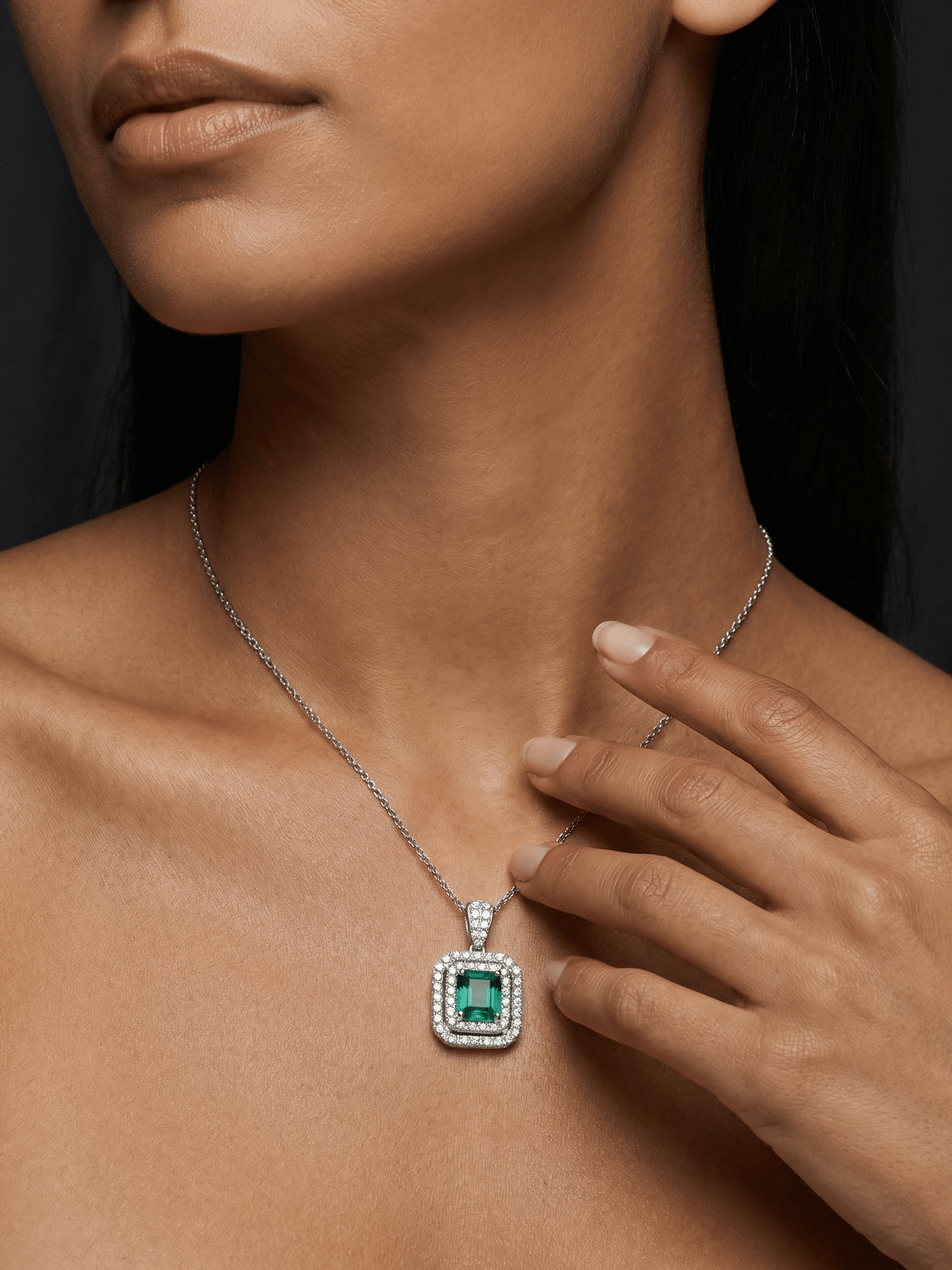 18kt White Gold Diamond & Emerald D…