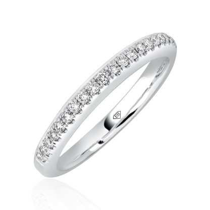 Round Diamond Wedding Band in Gold