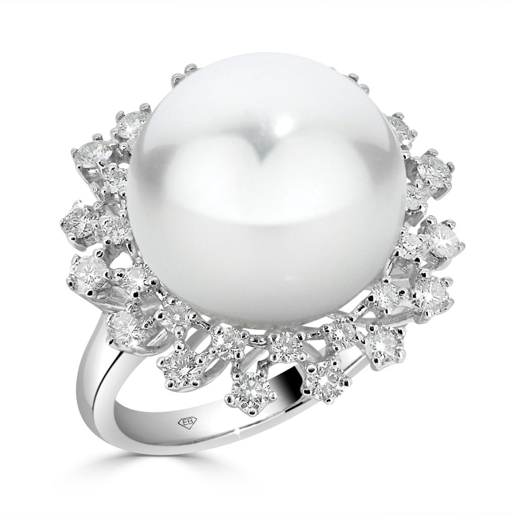 Pearl And Round Diamonds Claws Ring