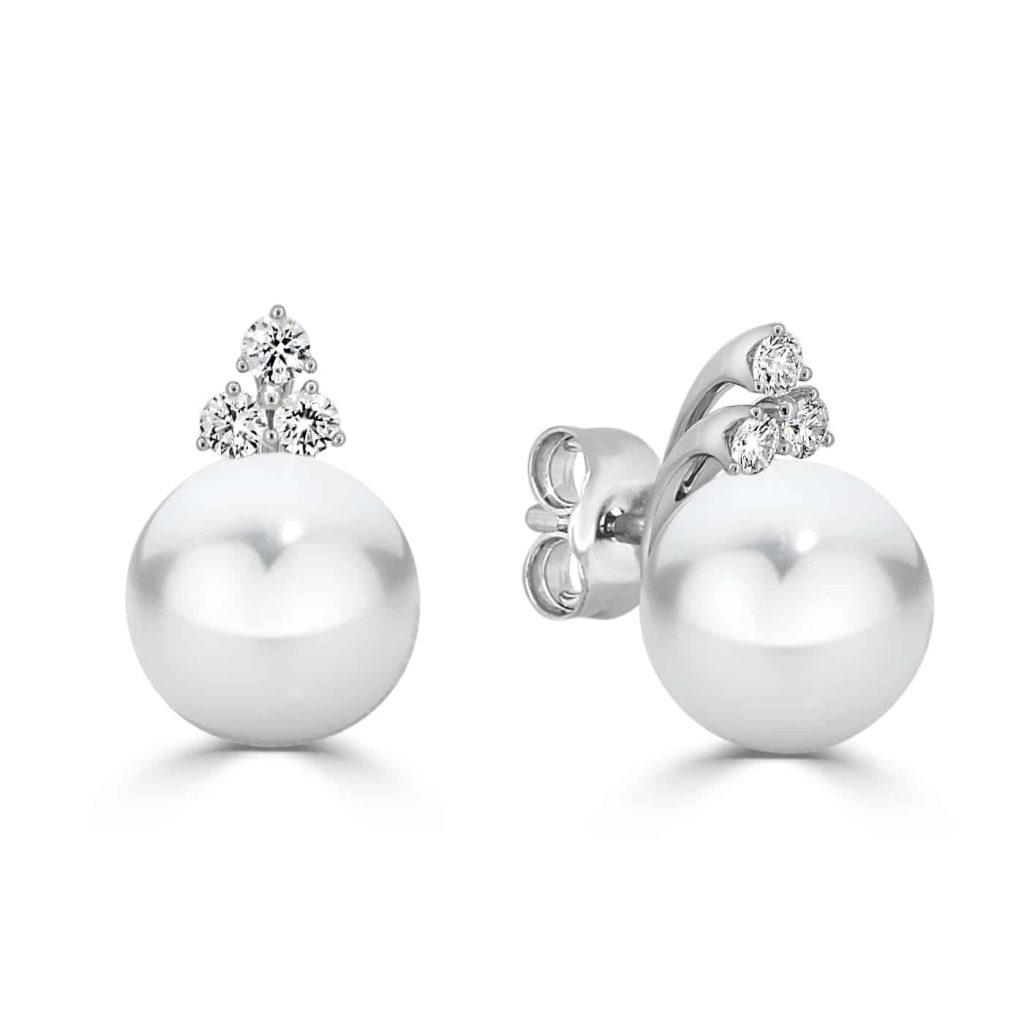 Pearl and diamond pendant