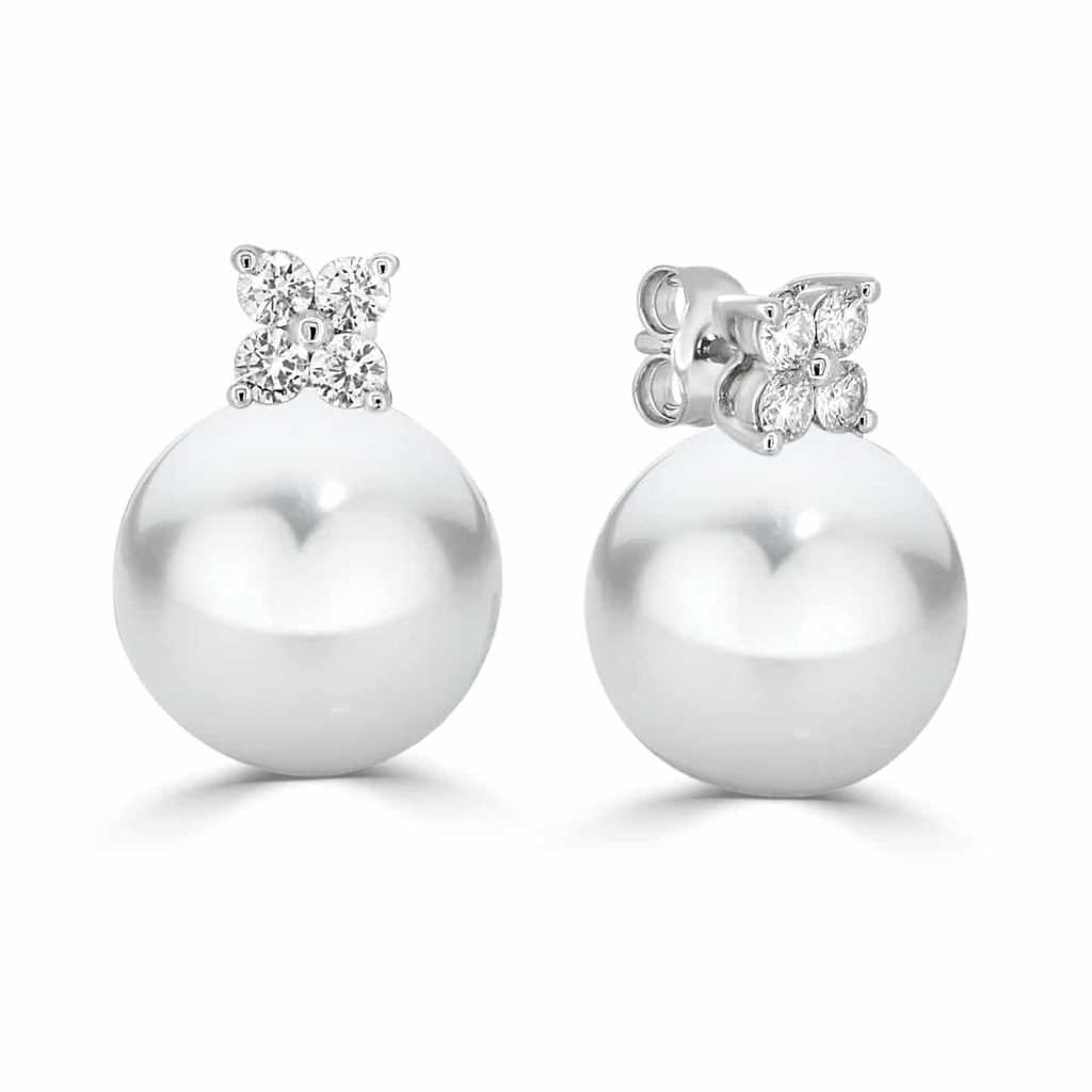 Pearl and diamond pendant