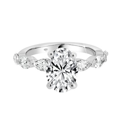 Oval Cut Engagement Ring