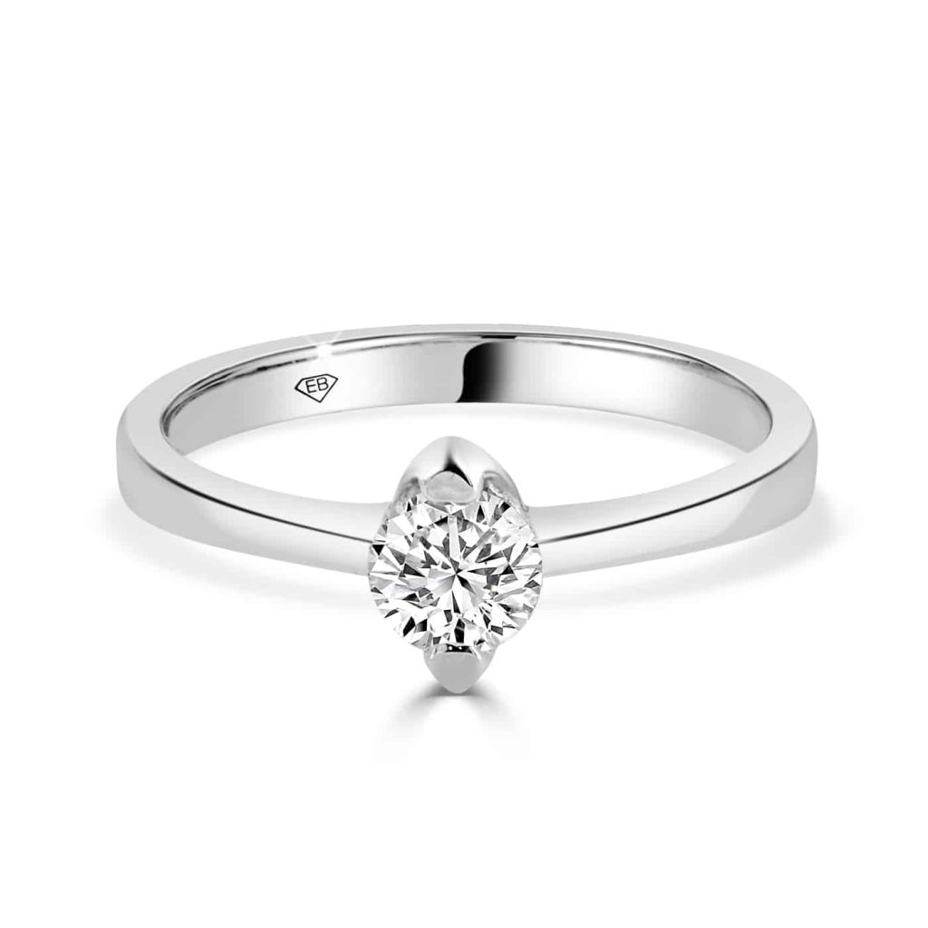 Round diamond Solitaire Engagement ring