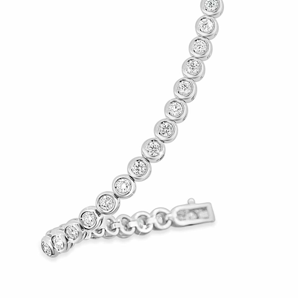 Natural diamond tennis bracelet in white gold