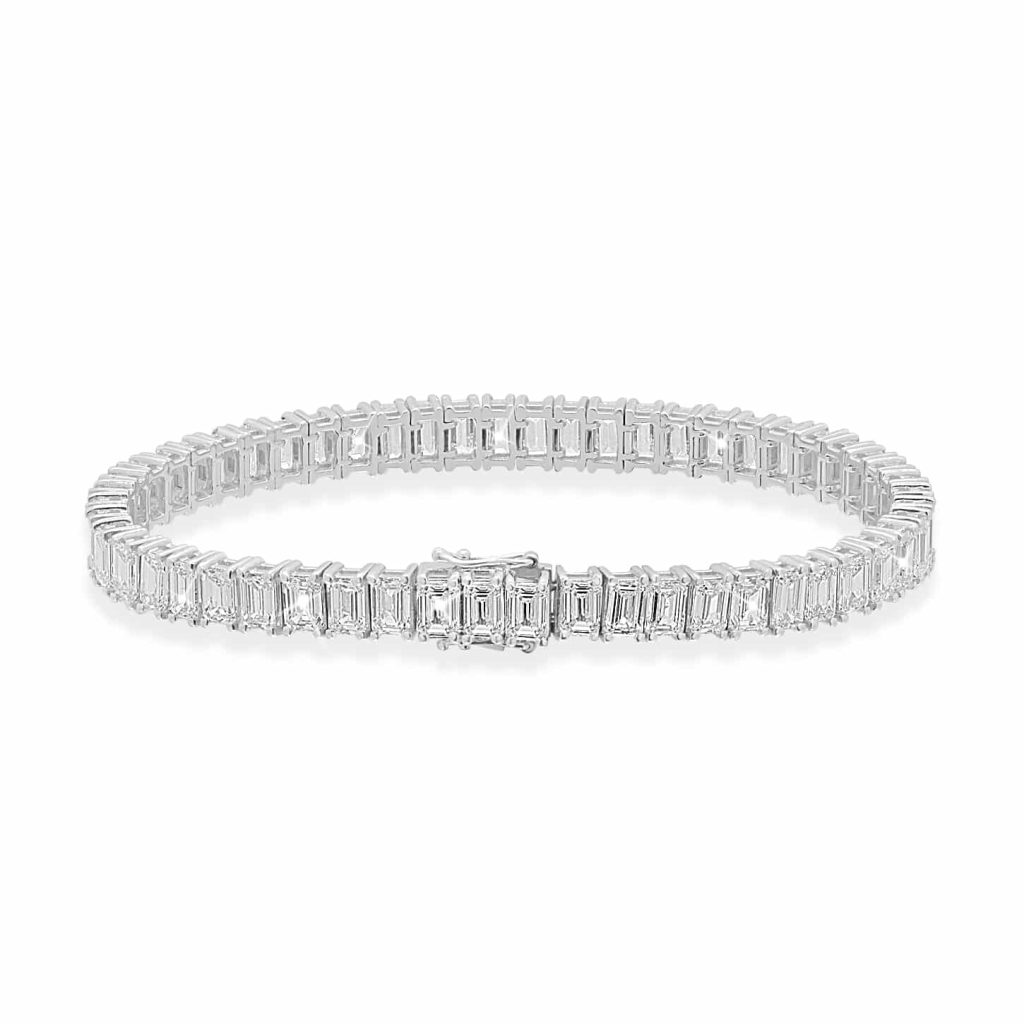 Tennis Bracelet in White gold with emerald diamonds