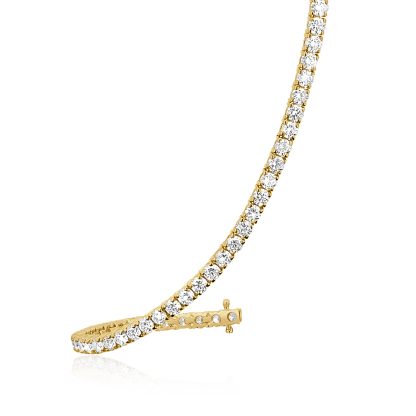 Elegant diamond tennis bracelet in yellow gold