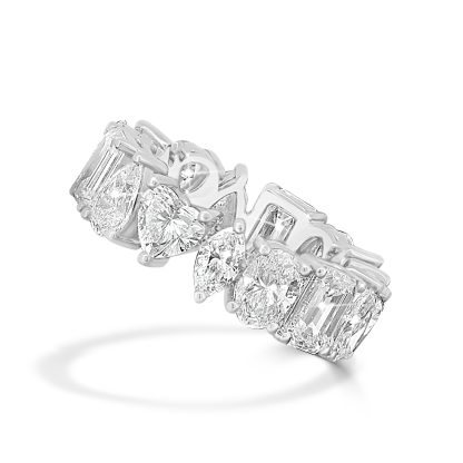 Diamond wedding band in white gold