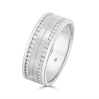 Platinum 600 men’s wedding band