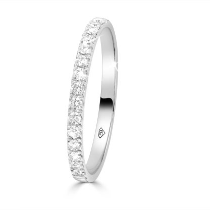 Delicate ring with diamonds