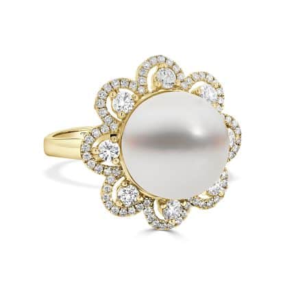 18 kt yellow gold diamonds and pearl ring